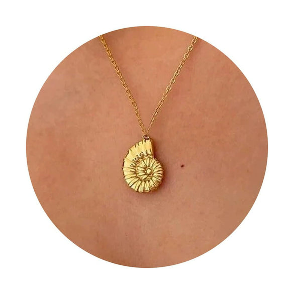 Women's Fashion Brass Geometric Conch And Star Pendant Necklace With Electroplated Clavicle Chain