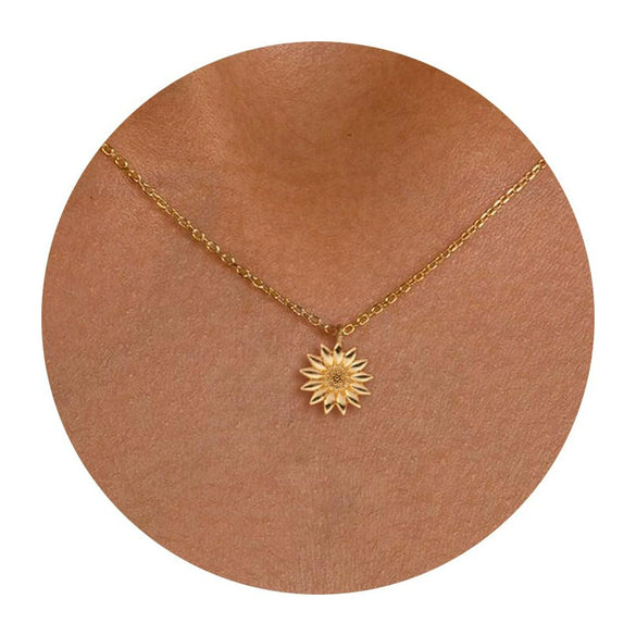 Women's Fashion Brass Geometric Conch And Star Pendant Necklace With Electroplated Clavicle Chain