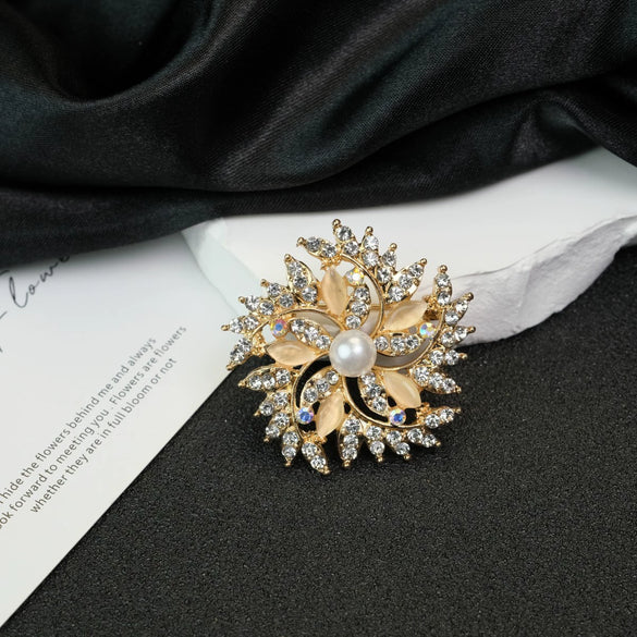 Women's Fashion Brooch Alloy Alloy Pearl Flower Electroplated Light Luxury Style