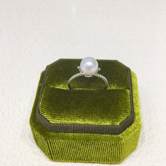 Women's Fashion Freshwater Pearl Ring In S925 Sterling Silver Round Shape