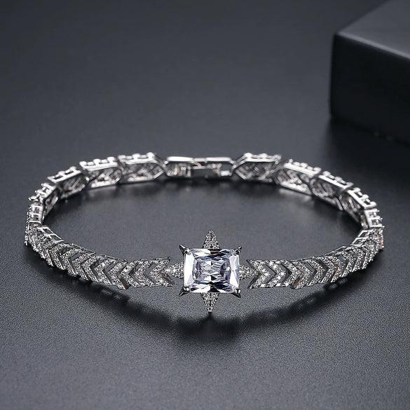 Women's Fashion Geometric Copper Bracelet With Zircon Inlay And Gold Electroplated Finish