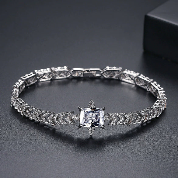 Women's Fashion Geometric Copper Bracelet With Zircon Inlay And Gold Electroplated Finish