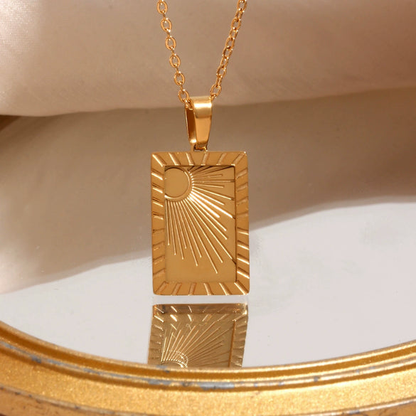 Women's Fashion Geometric Stainless Steel And Titanium Steel Necklace 18K Gold Plated And Carved