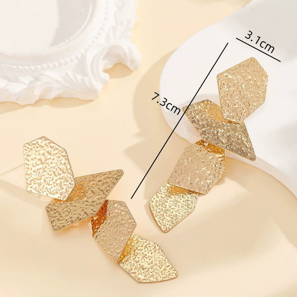 Women's Fashion Geometric Statement Stud Earrings With Irregular Long Metal Design And Electroplated Finish Wholesale