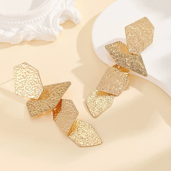 Women's Fashion Geometric Statement Stud Earrings With Irregular Long Metal Design And Electroplated Finish Wholesale