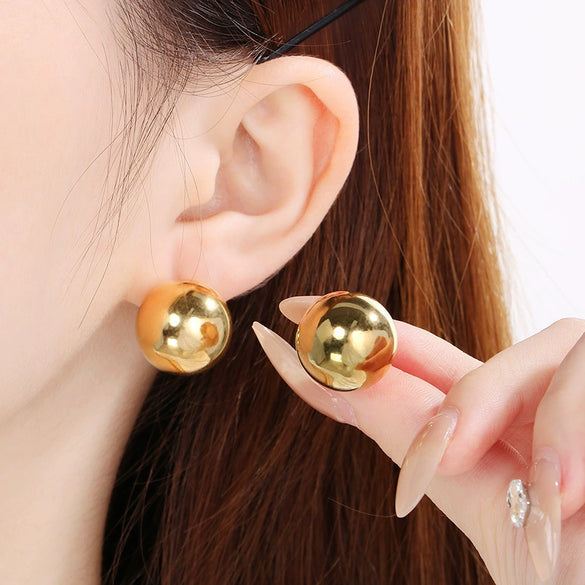 Women's Fashion Jewelry Twopiece Set With Titanium Steel And Pearl Chain And Large Ball Design
