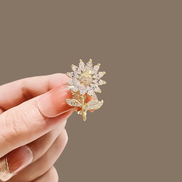 Women's Fashion Light Luxury Alloy Imitation Pearl Flower Bow Hollow Brooch Electroplated Suit Accessories