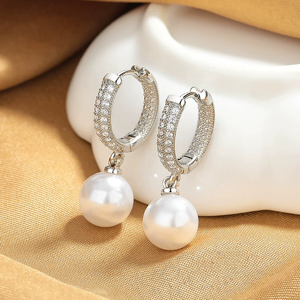 Women's Fashion Pearl Earrings With Geometric Pattern And 18K Gold Diamond Plating