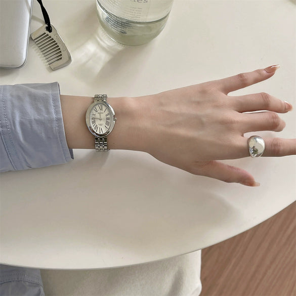 Women's Fashion Retro Oval Metal Case Fine Steel Strap Quartz Watch