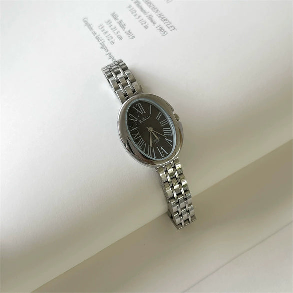 Women's Fashion Retro Oval Metal Case Fine Steel Strap Quartz Watch