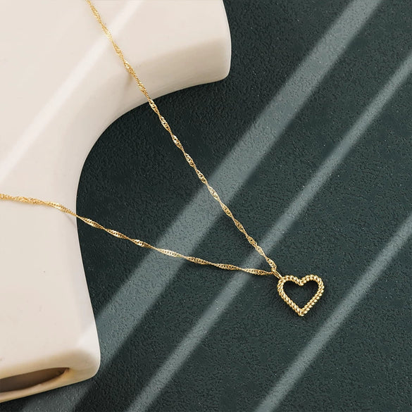 Women's Fashion Simple Light Luxury Temperament Love Double Layer Clavicle Necklace Copper Material Heart Pattern Electroplating Treatment