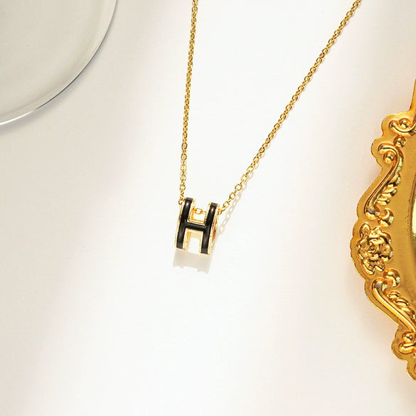 Women's Fashionable Elegant Light Luxury Copper Pendant Titanium Steel Necklace With Letter H Oil Dropping Enamel And Electroplating