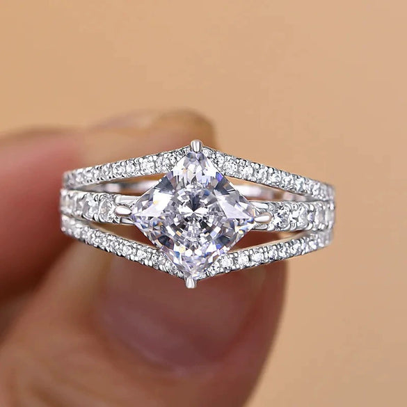 Women's Fashionable Light Luxury Elegant Copper Ring Inlaid With Shiny Zircon Rhombus Geometric Style