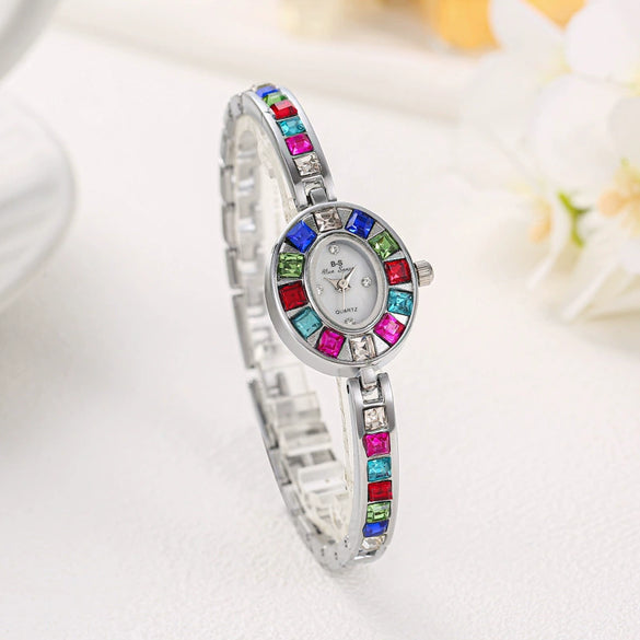 Women's Fashionable Light Luxury Quartz Wrist Watch With Alloy Material And Oval Dial
