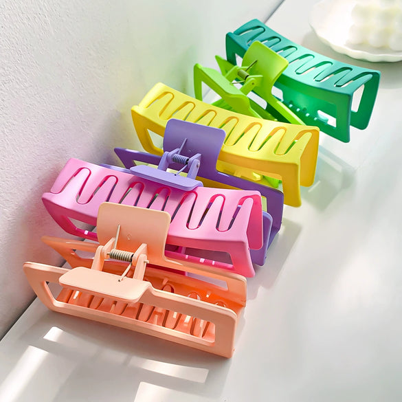 Women's Fashionable Simple Geometric Hollow Ps Handmade Shark Clip Hair Grab