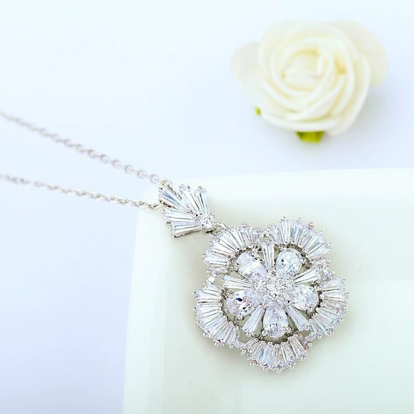 Women's Fivepetal Flower Pendant Necklace With Zircon Accents Copper Cross Chain Fashion Jewelry Wholesale