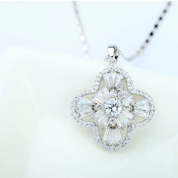 Women's Fivepetal Flower Pendant Necklace With Zircon Accents Copper Cross Chain Fashion Jewelry Wholesale
