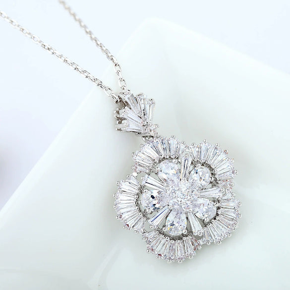 Women's Fivepetal Flower Pendant Necklace With Zircon Accents Copper Cross Chain Fashion Jewelry Wholesale