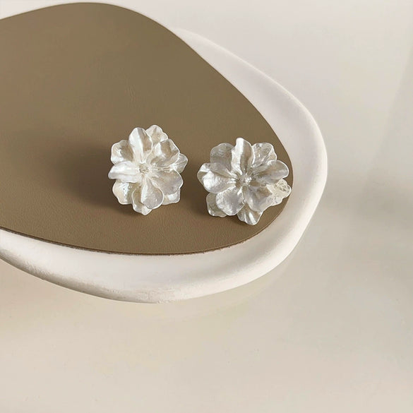 Women’s Floral Flower Earrings With Plastic And Resin Construction And Electroplated Finish