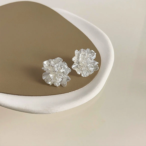 Women’s Floral Flower Earrings With Plastic And Resin Construction And Electroplated Finish