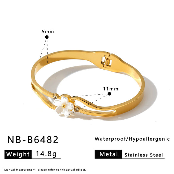 Women's Floral Geometric Stainless Steel Bracelet With 18K Gold Vacuum Plating And Zircon Inlay