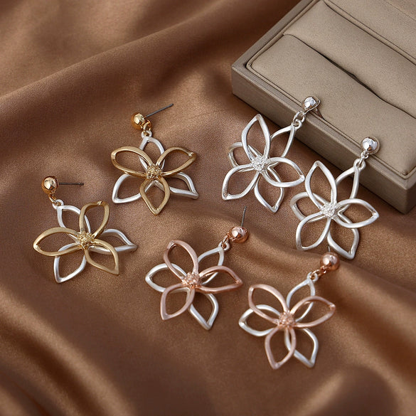 Women's Flowershaped Alloy Drop Earrings Midlength Statement Jewelry With A Simple Elegant Design