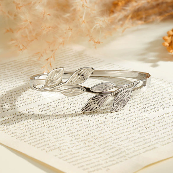 Women’s Fresh Leaf Pattern Stainless Steel Bracelet With Simple Fashion Style And 18K Accent For Trendy Jewelry Accessories