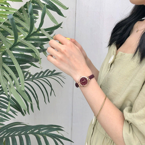 Women's Fresh Style Alloy Watch With Round Dial And Stainless Steel Pin Buckle Retro Artistic And Leisure Design