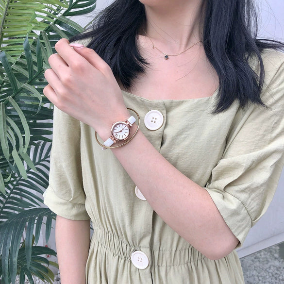 Women's Fresh Style Alloy Watch With Round Dial And Stainless Steel Pin Buckle Retro Artistic And Leisure Design