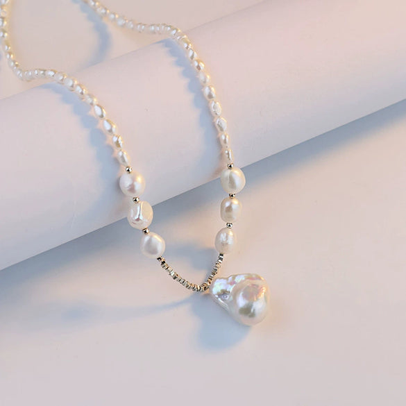Women's Freshwater Pearl Geometric Clavicle Necklace Inlaid With Pearls