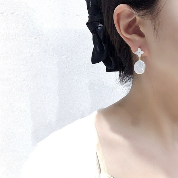 Women's Freshwater Pearl S925 Sterling Silver Earrings With Four Leaf Clover Design And Oblate Shape