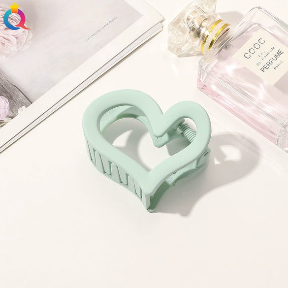 Women's Frosted Plastic Heart Shaped Hair Claw Clip Handmade Fashion Hair Accessory Wholesale