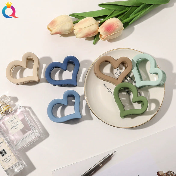 Women's Frosted Plastic Heart Shaped Hair Claw Clip Handmade Fashion Hair Accessory Wholesale