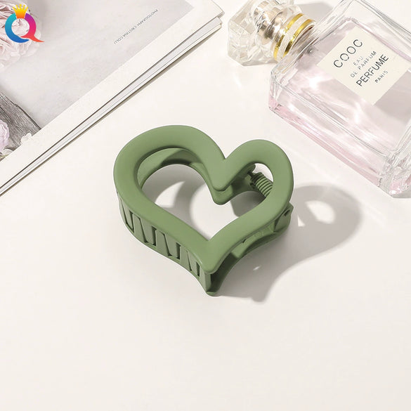 Women's Frosted Plastic Heart Shaped Hair Claw Clip Handmade Fashion Hair Accessory Wholesale