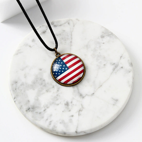 Women's Geometric Alloy Pendant Necklace With Dripping Oil Finish And Rope Chain Fashion Jewelry Wholesale