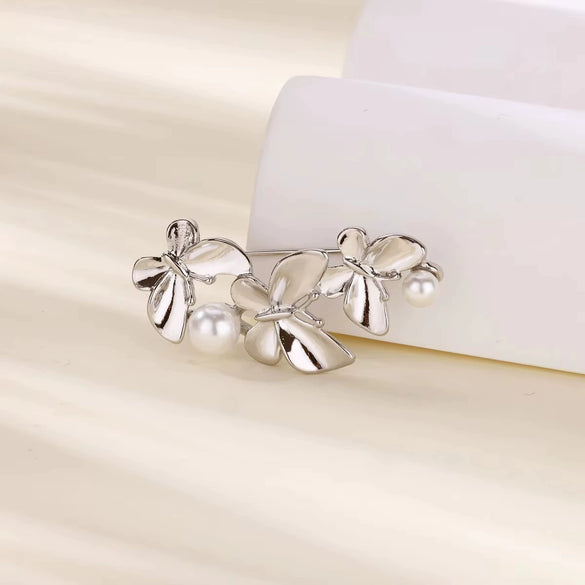 Women's Geometric Copper Imitation Pearl Pastoral Style Electroplated Flower Brooch