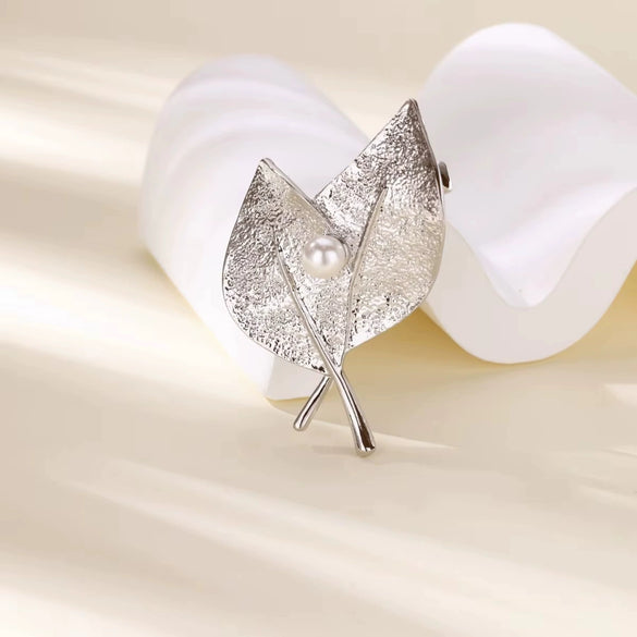 Women's Geometric Copper Imitation Pearl Pastoral Style Electroplated Flower Brooch