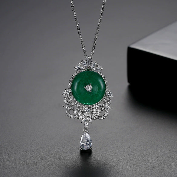 Women's Geometric Copper Pendant Necklace With Zircon Inlay And Electroplated Collarbone Chain Fashion Jewelry