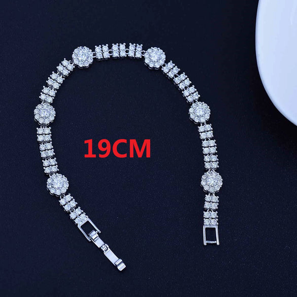 Women's Geometric Copper Zircon Bracelet With Electroplated Finish Sparkling Retro Fashion Jewelry Wholesale