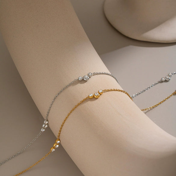 Women's Geometric Cubic Zirconia Pendant Necklace In Gold Plated Stainless Steel With Ochain And Lobster Clasp