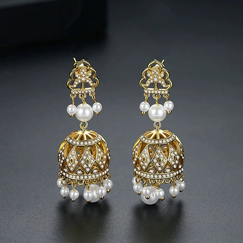 Women's Geometric Electroplated Copper Pearl Earrings With Crystal Zircon Accents In A Vintage Style