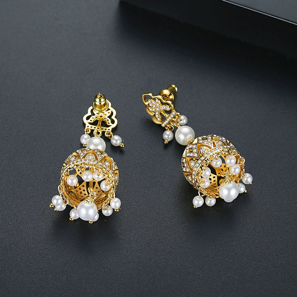Women's Geometric Electroplated Copper Pearl Earrings With Crystal Zircon Accents In A Vintage Style