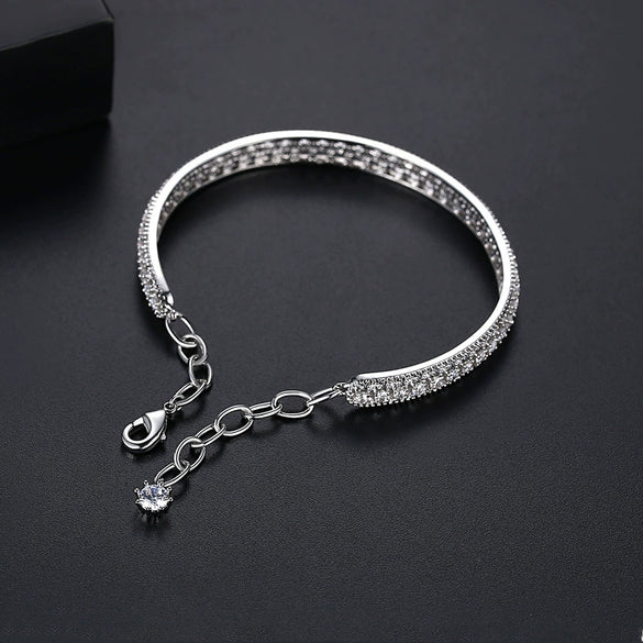 Women's Geometric Hollow Heart Bracelet With Zircon Details Electroplated Copper Simple Fashion Jewelry