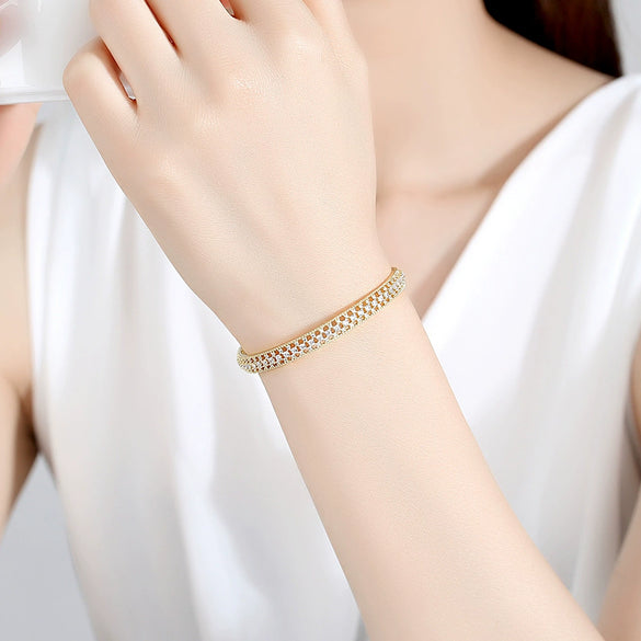 Women's Geometric Hollow Heart Bracelet With Zircon Details Electroplated Copper Simple Fashion Jewelry