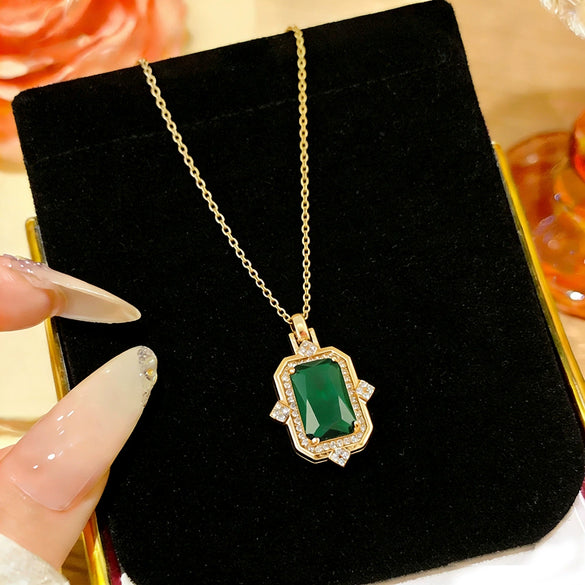 Women's Geometric Light Luxury Style Titanium Steel Necklace With Flower Pattern And Inlaid Zircon Pendant On Water Wave Chain
