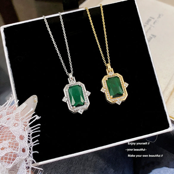 Women's Geometric Light Luxury Style Titanium Steel Necklace With Flower Pattern And Inlaid Zircon Pendant On Water Wave Chain