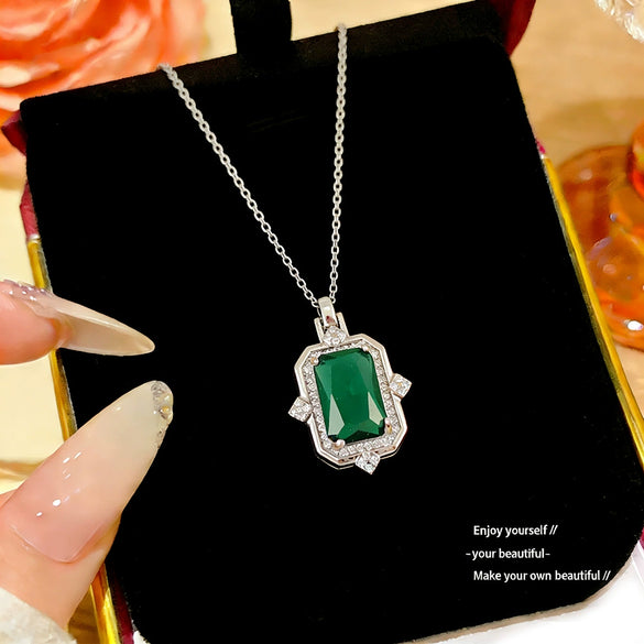 Women's Geometric Light Luxury Style Titanium Steel Necklace With Flower Pattern And Inlaid Zircon Pendant On Water Wave Chain