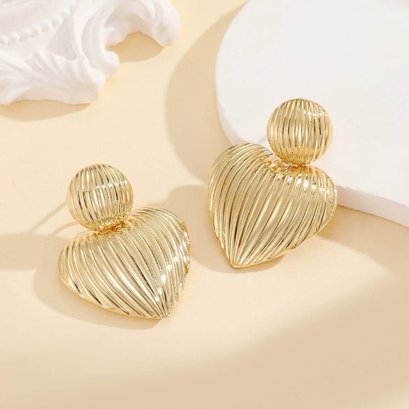 Women's Geometric Metal Pearl Earrings With Electroplated Finish Exaggerated Retro Fashion Statement Jewelry