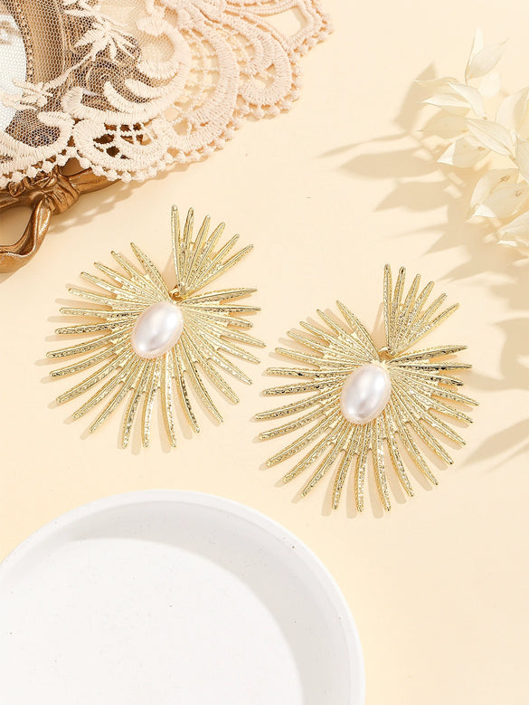 Women's Geometric Metal Pearl Earrings With Electroplated Finish Exaggerated Retro Fashion Statement Jewelry