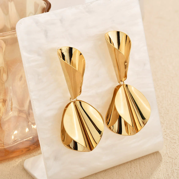 Women's Geometric Metal Sequin Earrings Minimalist Irregular Statement Jewelry With Versatile Modern Design